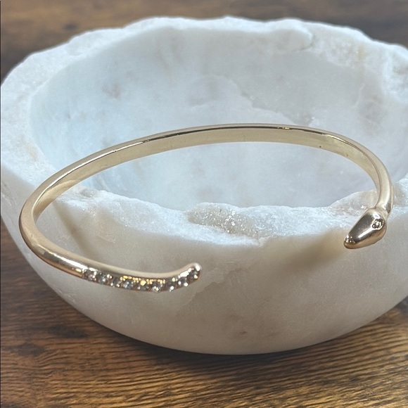 Elegant Gold Bracelet with Crystal Accents - Picture 1 of 7